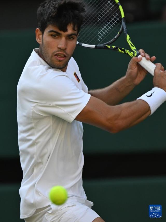 球员都在贡 球员都在贡